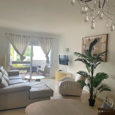Apartment Costalita, Direct Beach Access, Ground Floor, Salt Water Pool Estepona Exteriér fotografie